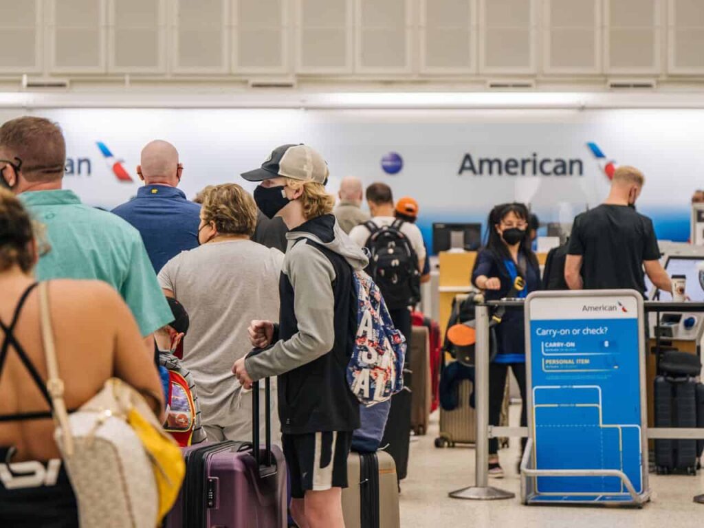 Omicron cancelled more than 1000 flights on the Christmas weekend